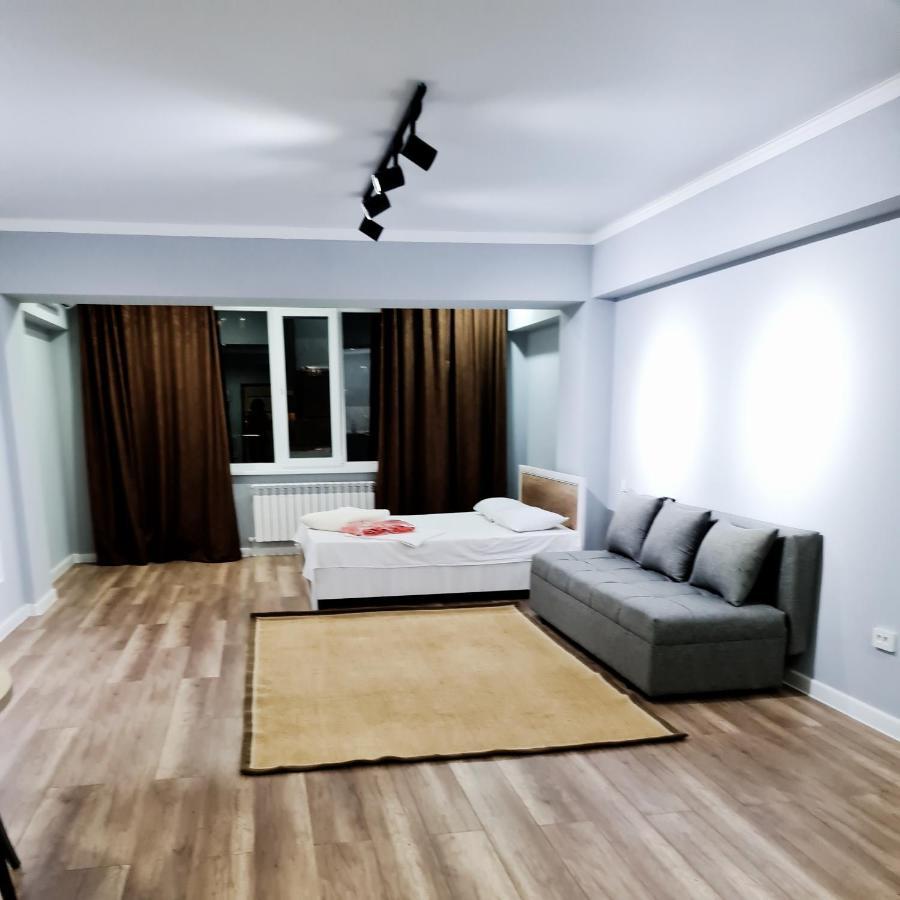 Апартаменты В Центре, В Новом Доме Almaty Exterior foto